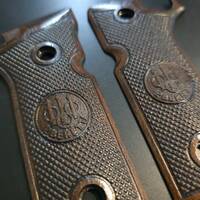 Beretta 92XI, 92GTS Walnut Grips - Classic V2 Medallion Dark / Hand-painted