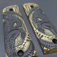 Alien Green Black - Gearhead Archery 1911 Slider Bow Grips