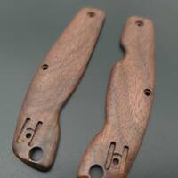 Spyderco Pattadese walnut handle scales - Traditional / hand-painted