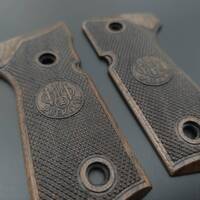 Beretta 92 Full-Size Walnut Grips - Classic V2 Medallion Dark / Hand-painted