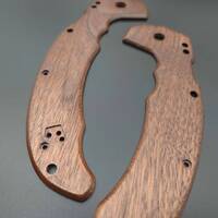 Cold Steel Mayhem walnut handle scales - Traditional / hand-painted