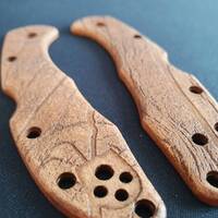 Spyderco Delica 4, Lil' Matriarch maple handle scales - Wood Bark (3166) / hand-painted