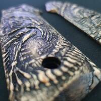 Alien - AR-15 1911 Grips
