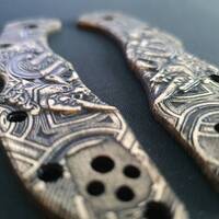Spyderco Delica 4, Lil' Matriarch maple handle scales - Celtic Heart / hand-painted