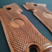 Beretta 80X Cheetah Walnut Grips - Classic V2 (15mm) / Hand-painted