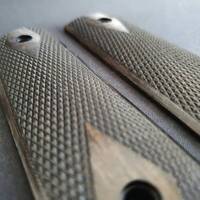1911 Full-Size Magwell Maple Grips - Classic Colt Black / Hand-painted