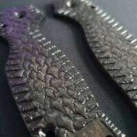 Spyderco Para 3 maple handle scales - Shark Teeth Black / hand-painted