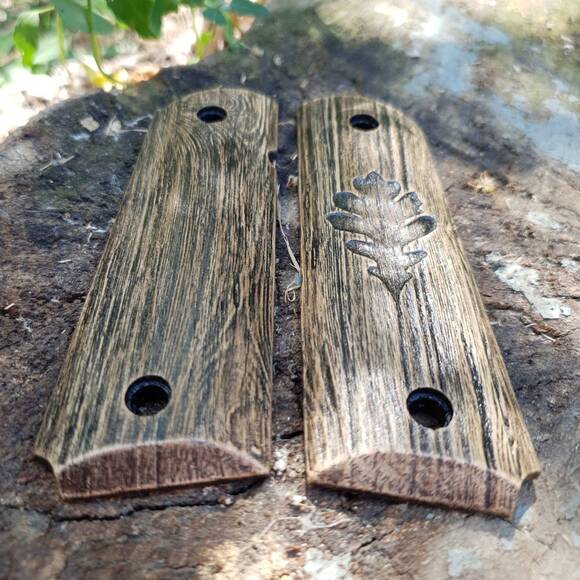1911 Full-Size Maple Grips - Oak Leaf / Hand-painted