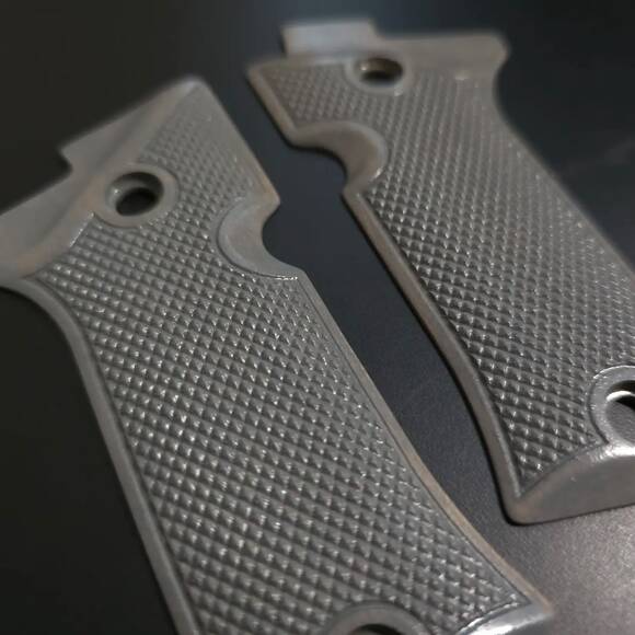 Beretta 80X Cheetah Maple Grips - Classic V2 Grey / Hand-painted