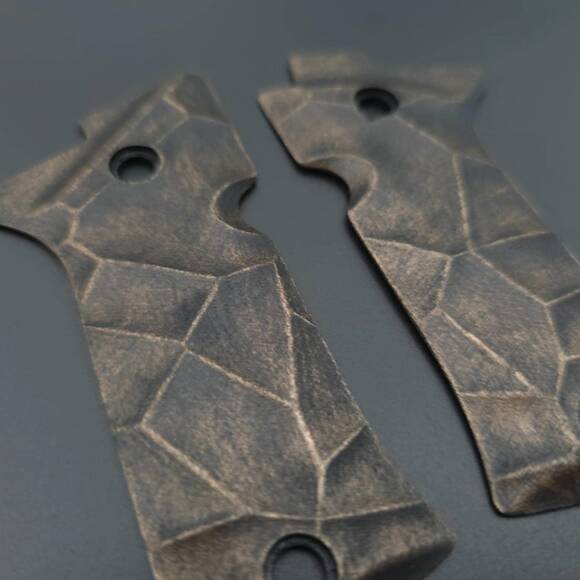 Beretta 80X Cheetah Maple Grips - Crack V2 (3169) / Hand-painted