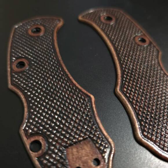 Spyderco Karahawk maple handle scales - Classic V2 Dark Cherry / hand-painted