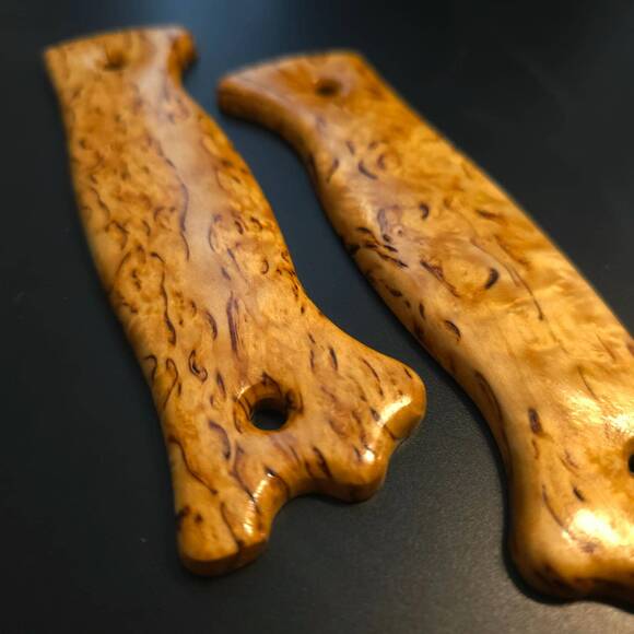 Varusteleka Skrama 200 karelian birch handle scales - Traditional / hand-painted
