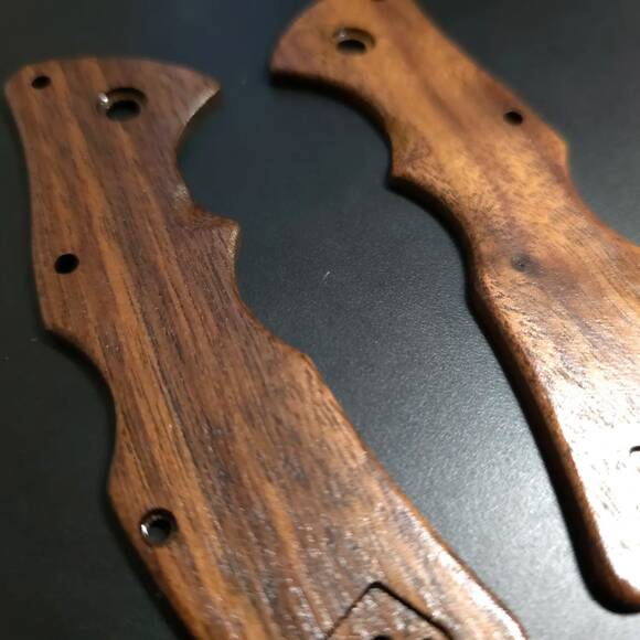 Cold Steel Mini Recon-1 walnut handle scales - Traditional / hand-painted