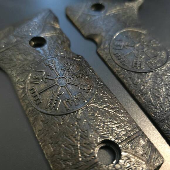 Beretta 92XI, 92GTS Maple Grips - Vegvisir Black / Hand-painted