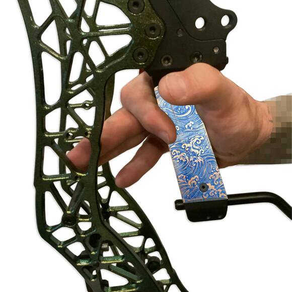 Gearhead Archery 1911 Slider maple grips - Japan Wave / hand-painted