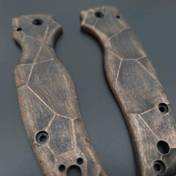 Crack V2 (3169) - Spyderco Shaman Knife Scales by Svechnikov Knives