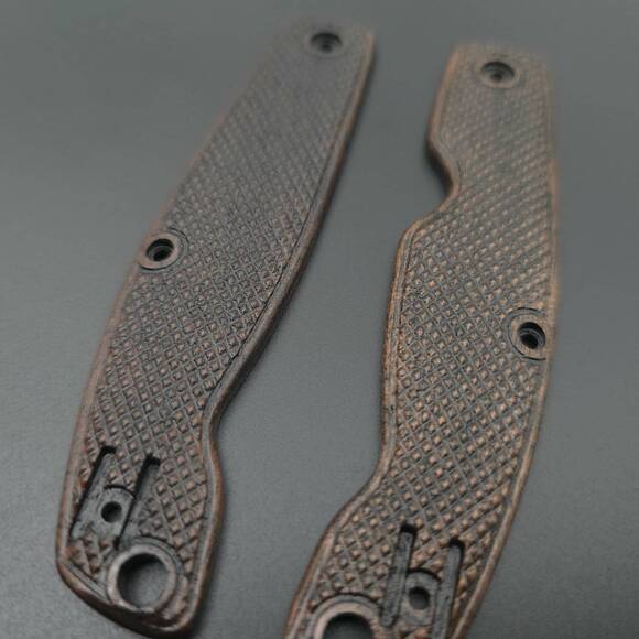 Spyderco Pattadese walnut handle scales - Classic V2 Dark / hand-painted