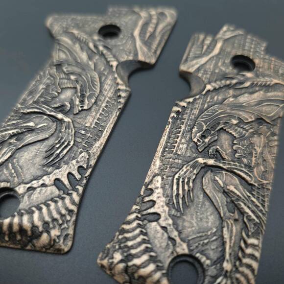 Beretta 80X Cheetah Maple Grips - Alien / Hand-painted