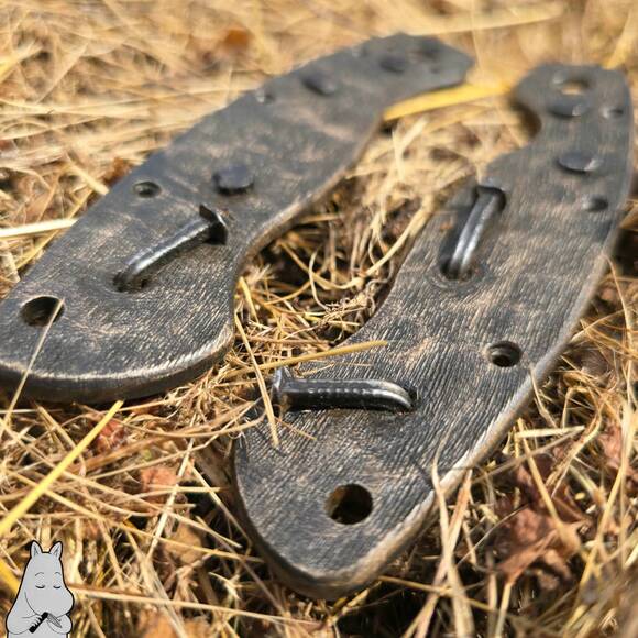 Spyderco Military maple handle scales - Barn Mistery by Artur Soikkeli