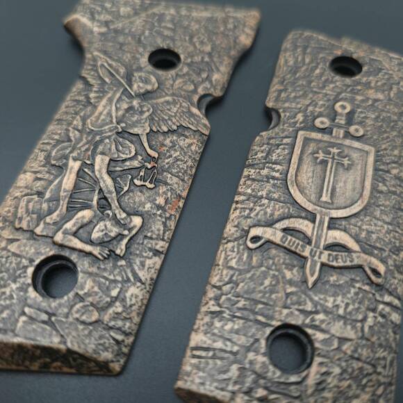 Beretta 92X, M9A3, M9A4 Maple Grips - Quis Ut Deus / Hand-painted