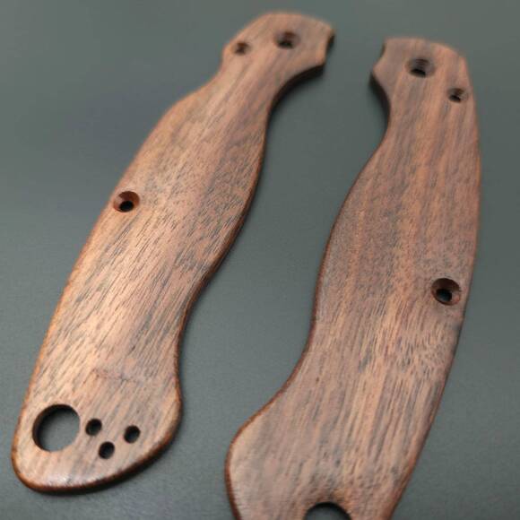 Spyderco Military 2 walnut handle scales - Traditional / hand-painted
