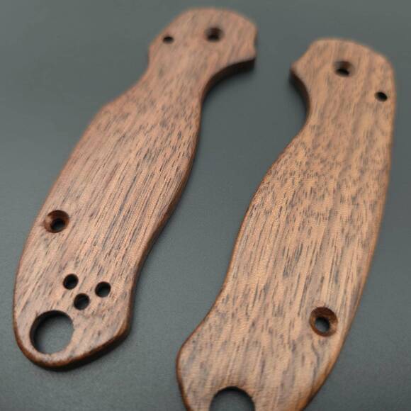 Traditional Walnut - Spyderco Para 3 Knife Scales by Svechnikov Knives