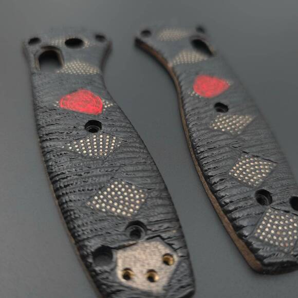 Benchmade Mini Barrage 585 Maple Scales - Katana Black Red Coin / Hand-painted