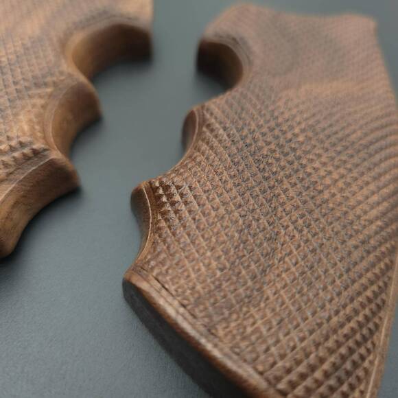 Colt Python Walnut Grips - Classic V2 / Hand-painted