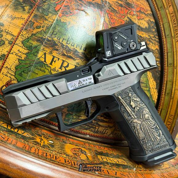 Laugo Arms Alien Creator, Remus Maple Grips - Scientia et Praecisio (3169) by Ian McCollum