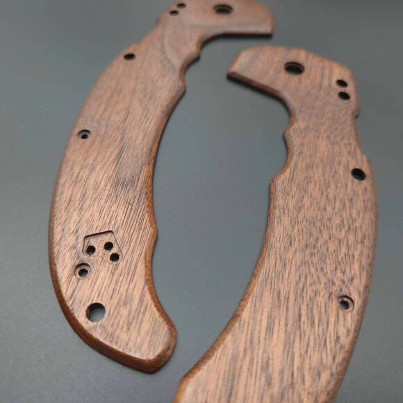 Cold Steel Mayhem walnut handle scales - Traditional / hand-painted