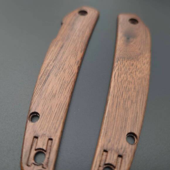 Spyderco Ikuchi walnut handle scales - Traditional / hand-painted