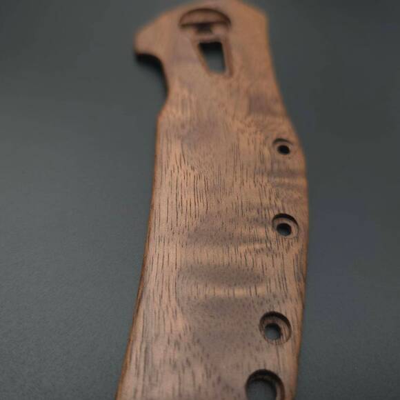 Zero Tolerance ZT 0308 walnut handle scales - Traditional / hand-painted