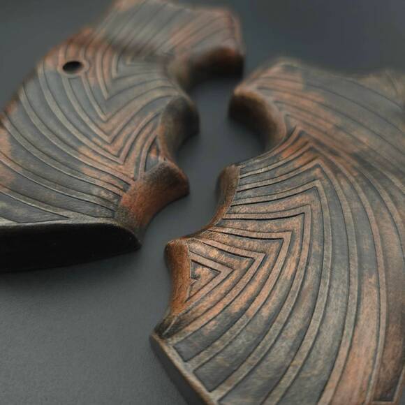 Colt Python maple grips - Artefact Dark Bronze / hand-painted
