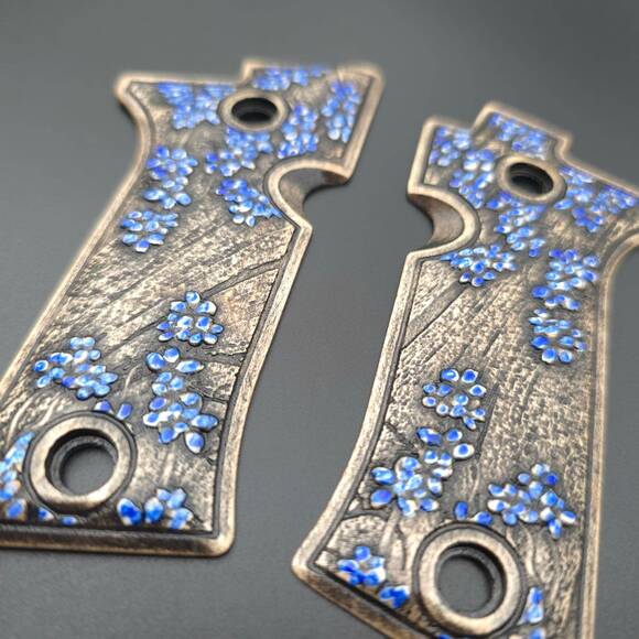 Beretta 80X Cheetah maple grips - Blue Sakura / hand-painted