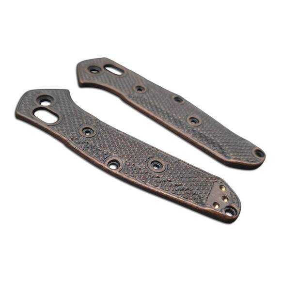 Benchmade Mini Osborne 945 walnut handle scales - Classic V2 Dark / hand-painted