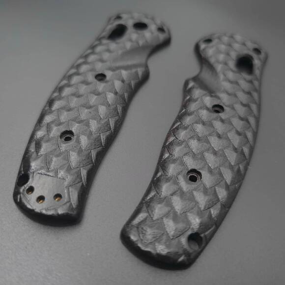 Benchmade Volli 1000001 maple handle scales - Dragon Scales Black / hand-painted