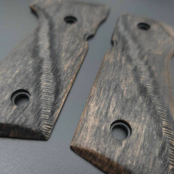 Beretta 92 full-size maple grips - Gap (3169) / hand-painted