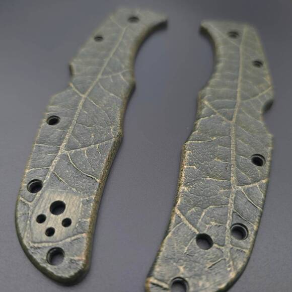 Spyderco Endura 4/Matriarch 2 maple handle scales - Leaf Dark Green / hand-painted