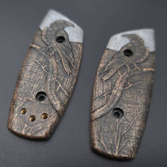 Benchmade Mini Barrage 586 maple handle scales - Moon Raven / hand-painted