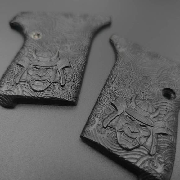 Seecamp LWS-25/32 maple grips - Oni Waves Black / hand-painted