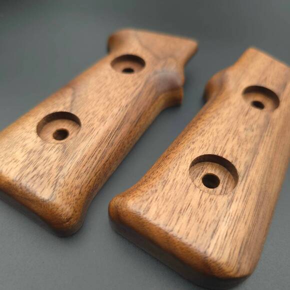 PPS-43 walnut grips - Traditional / hand-painted