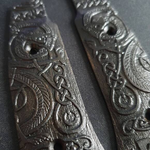Laugo Arms Alien Maple Grips - Celtic Gates Black / Hand-painted