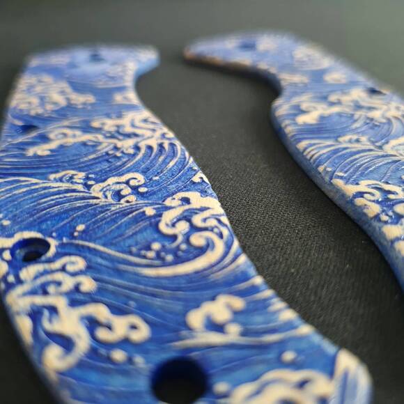 Spyderco Tenacious maple handle scales - Japan Wave / hand-painted