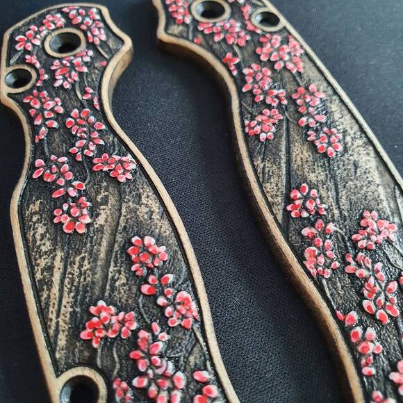 Spyderco Para Military 2 maple handle scales - Sakura / hand-painted
