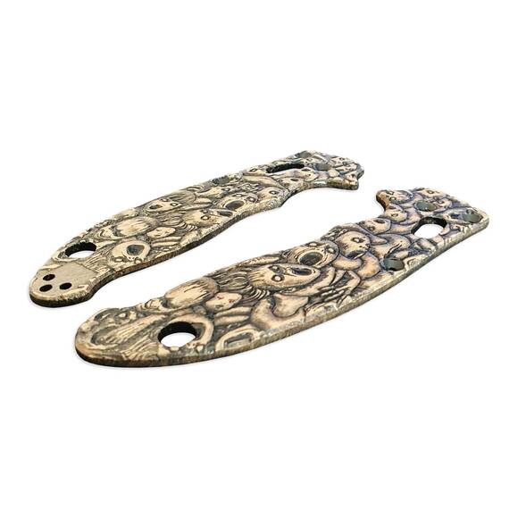 Spyderco Manix 2 maple handle scales - Scared Faces / hand-painted