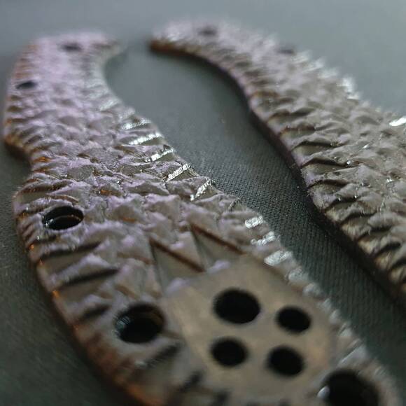 Spyderco Delica 4, Lil' Matriarch maple handle scales - Shark Teeth Black / hand-painted