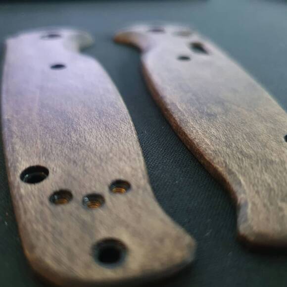 Benchmade Composite Lite Auto 4300 maple handle scales - Traditional (3169) / hand-painted