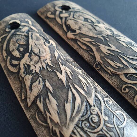 1911 Full-Size Maple Grips - Wolves / Hand-painted
