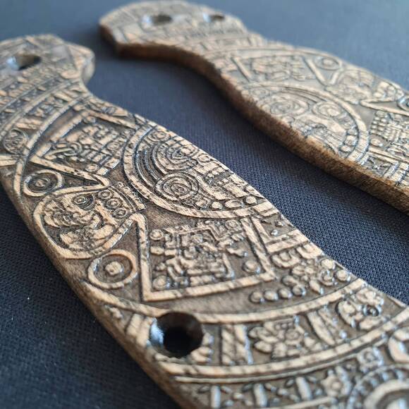Spyderco Para Military 2 lefty maple handle scales - Aztec / hand-painted