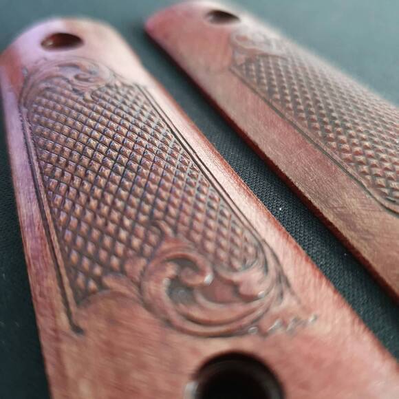 Browning 1911 22 / 380 Maple Grips - Classic Dark Cherry / Hand-painted